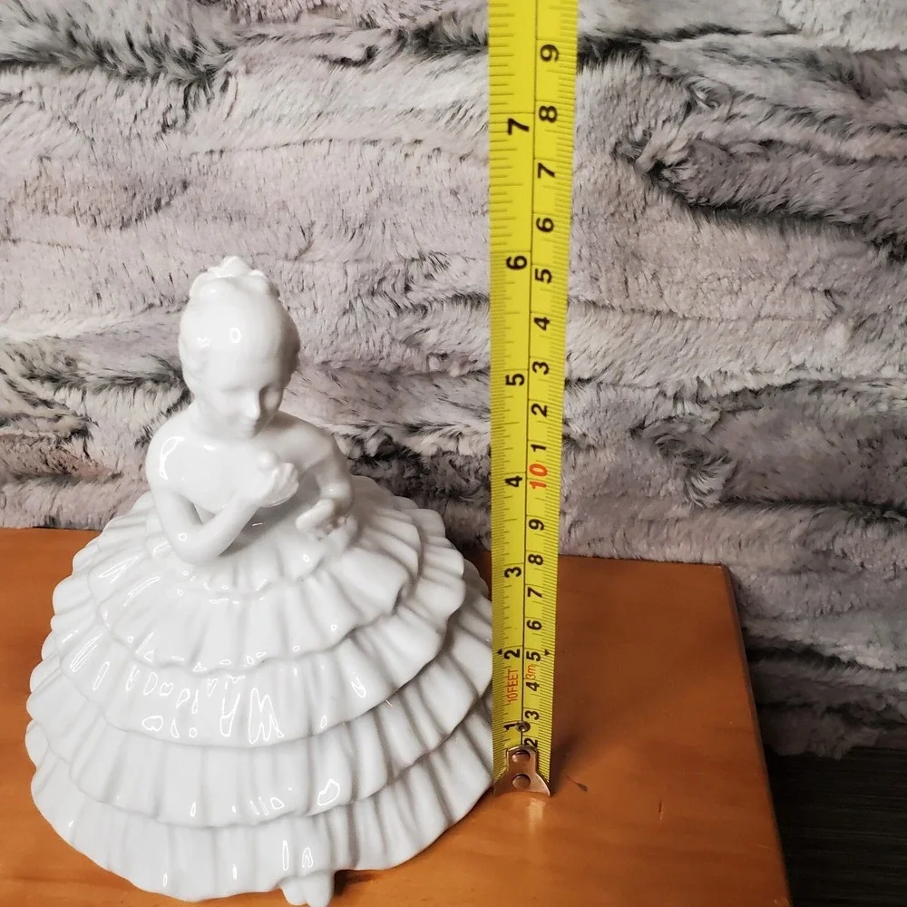 Kaldun Bogle White Porcelain Super Ruffle Belle‎ Dress Trinket Box Covered Dish